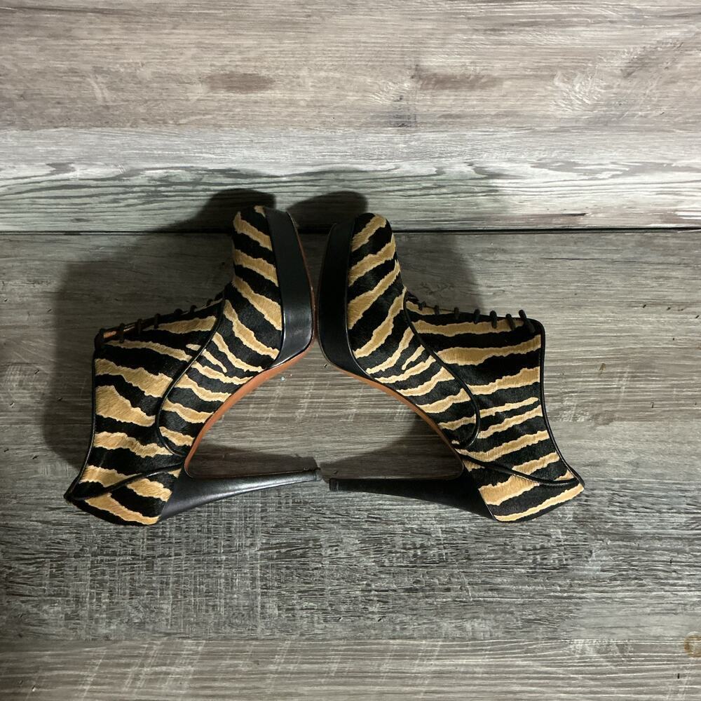 Gucci Tiger Print Haircalf LaceUp Heels Vintage Pumps Size US 7.5 - Picture 7 of 16